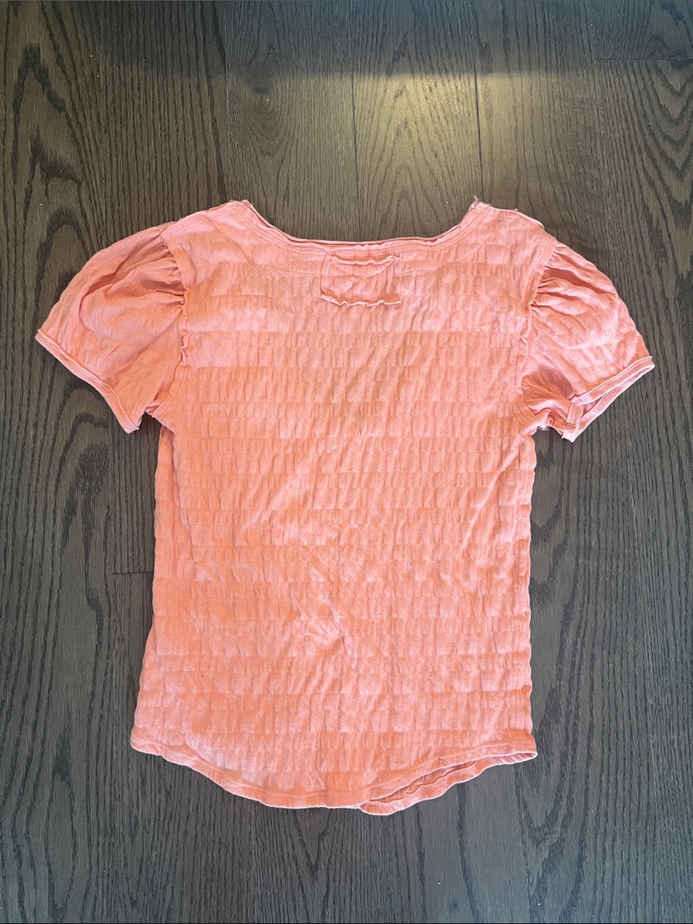 We The Free Peach Crinkle V-Neck Short Sleeve Top - Picture 4 of 7